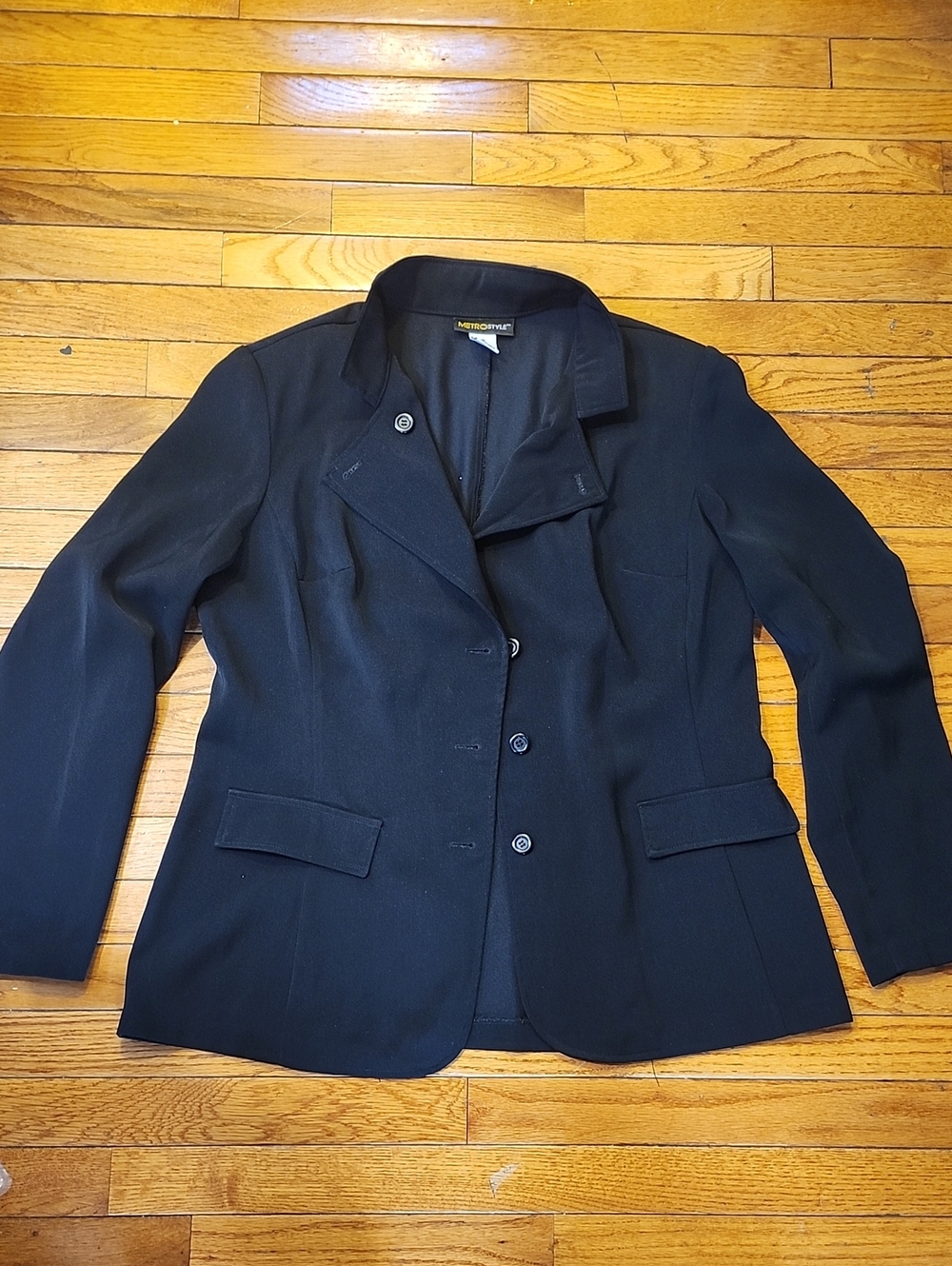 Women's Metrostyle black single-breasted blazer; Size 16